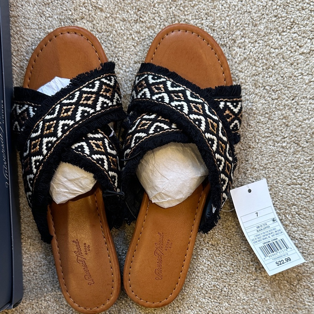 Universal Thread Black and Cream Patterned Sandals